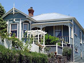 Colonial house 4