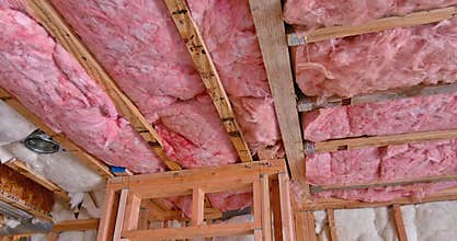 House thermal insulation with mineral wool