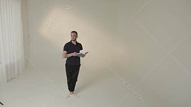 The Dynamic Movement Experience in a Studio Setting with Artistic Elements and Energy