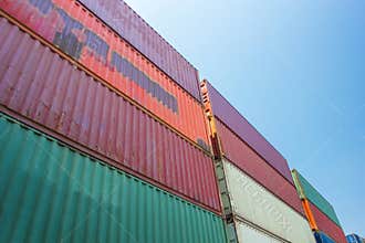 Containers warehouse distribution