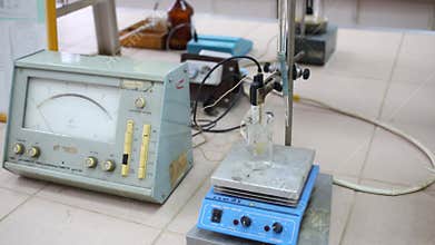 Magnetic stirrer with heating, millivoltmeter in