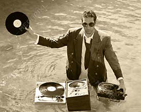 Dj in sea