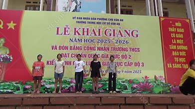 Vietnamese schoolgirls are practicing performing arts to prepare for the opening day of the new school year
