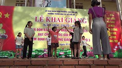Vietnamese schoolgirls are practicing performing arts to prepare for the opening day of the new school year
