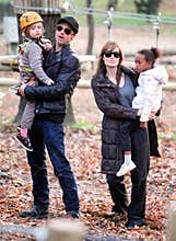 ANGELINA JOLIE AND BRAD PITT WITH THEIR CHILDREN