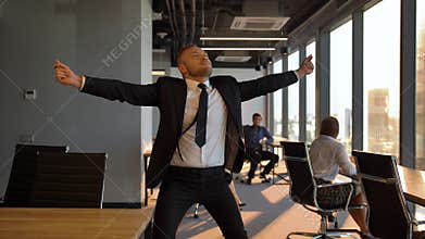 Big Boss Entrepreneur funny dancing.