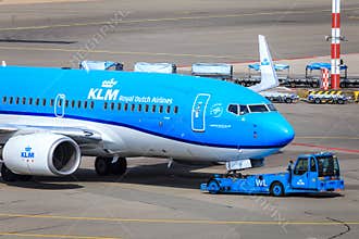 KLM Boeing 737 pushback