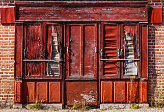 Vintage storefront in Saint-Viâtre