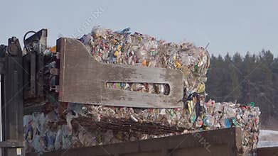Loading recycled garbage into the car