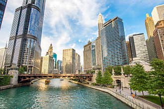 Northern Chicago River Riverwalk on North Branch Chicago River i
