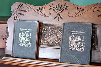 Gospel Praise Book Hymnal`s on Organ