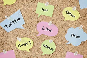 Speech bubbles with social media concepts on pinboard