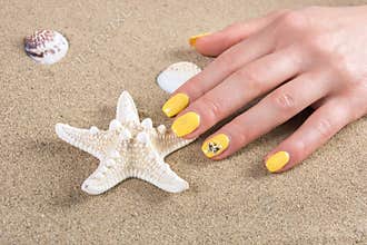 Beach-Inspired Manicure: Sun-Kissed Fingers and Starfish Connection