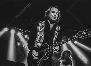 Mick Jones of Foreigner live 1993
