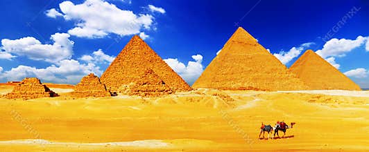 Great Pyramid located at Giza .