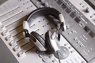 Mixing console and headphones