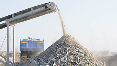 Machine for crushing stone