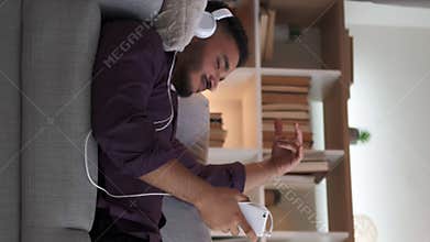 Vertical music energy home leisure guy headphones