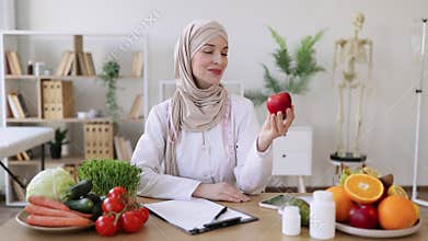 Muslim nutritionist including clients preferences about fruits into meal plan.