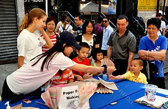 NYC: Chinese Children Making Fans