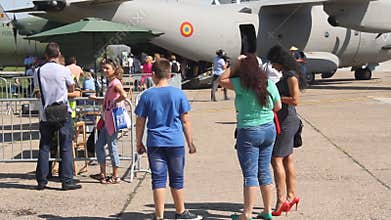 Crowd at romanian aviation day