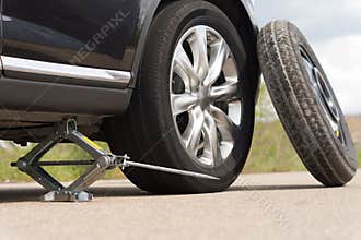 Jacking up a car to change a tyre
