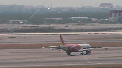 VietjetAir Airbus A321 braking after landing