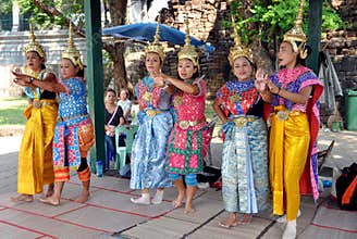 Lop Buri, Thailand: Khong Dancers