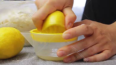 Sqweezing lemon and making juice