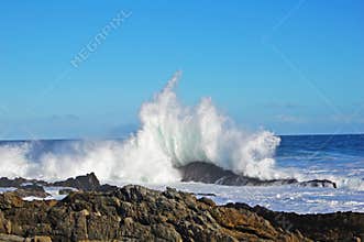Sea waves crashing