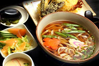 Udon noodle soup