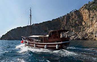 Tour boat