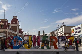 Colored sign with drawings announcing the name of Ciudad Juarez and which borders El Paso, Texas