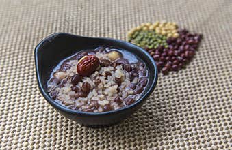 Roughage breakfast porridge with red dates and red beans