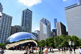 Famous landmark, the Chicago Bean