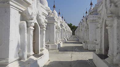 Sandamuni pagoda in Mandalay, Kuthodaw temple