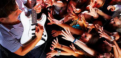 Guitarsolo at a rock concert