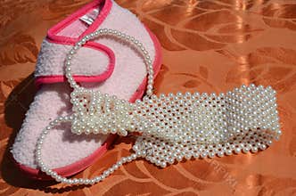 Boot and pearl tie composition