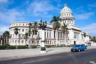 Capitolio building and vintage old american car