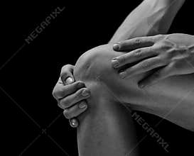 Pain in the knee joint