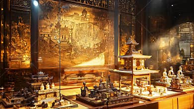 Ancient Chinese Gold Artifacts Displayed in Museum