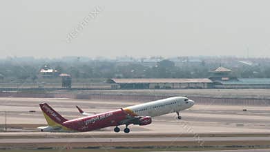 VietjetAir Airbus A321 departure