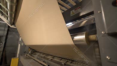 Process of drying smooth cardboard web on special machine