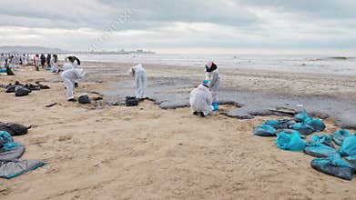 December 19, 2024. Anapa, Russia. Volunteers cleaning the ocean coastline from oil after a tanker wreck