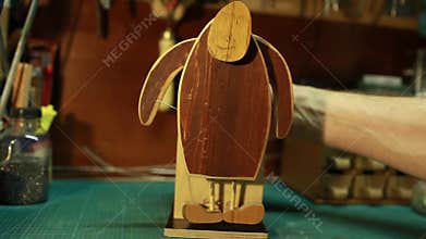 Humpty Dumpty, an automaton with sound