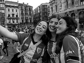 people enjoying the 2026 Bilbao festivities