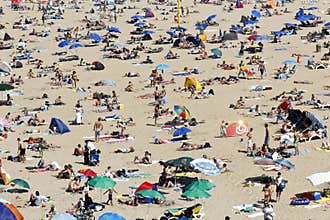 Shiny Saint Valentine heart beams in the crowded beach