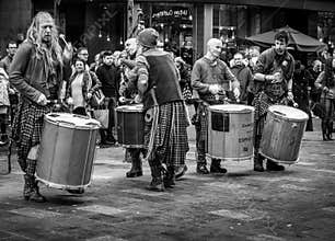 Clanadonia entertaining shopping crowd in Glasgow
