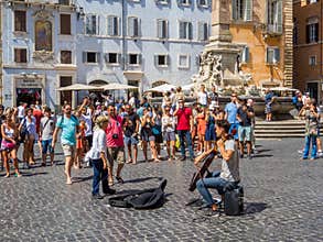 Street musician in Rome