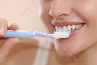 Women brush your teeth